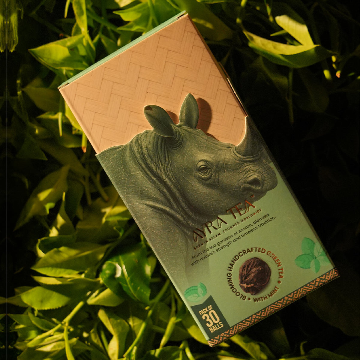 Blooming handcrafted green tea with mint